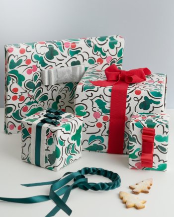 Jolly Holly Gift Wrap