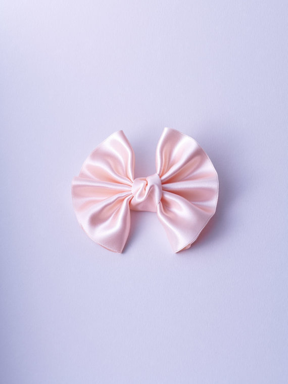 Blushing Rose Satin Winged Bow n°330 (L)