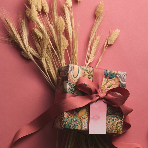 ORIGINALE gift and ribbon with wheat bouquet on indian red background