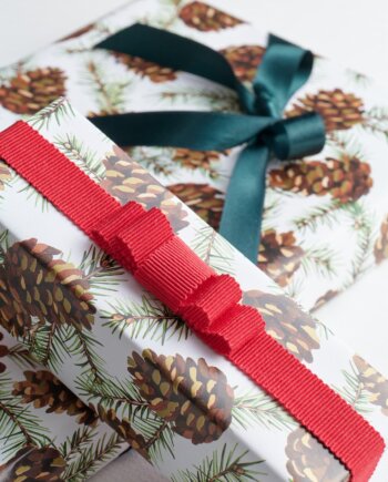 Farandole of Pine Cones Gift Wrap
